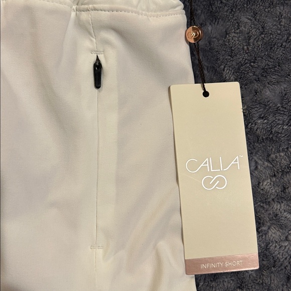 NWT White Calia by Carrie Underwood Run Collection Midrise Infinity Shorts SzM - Picture 2 of 7